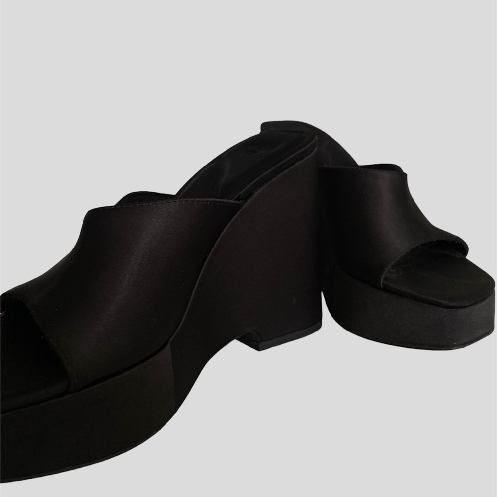 **SOLD** velvet wedge heels (high pump)